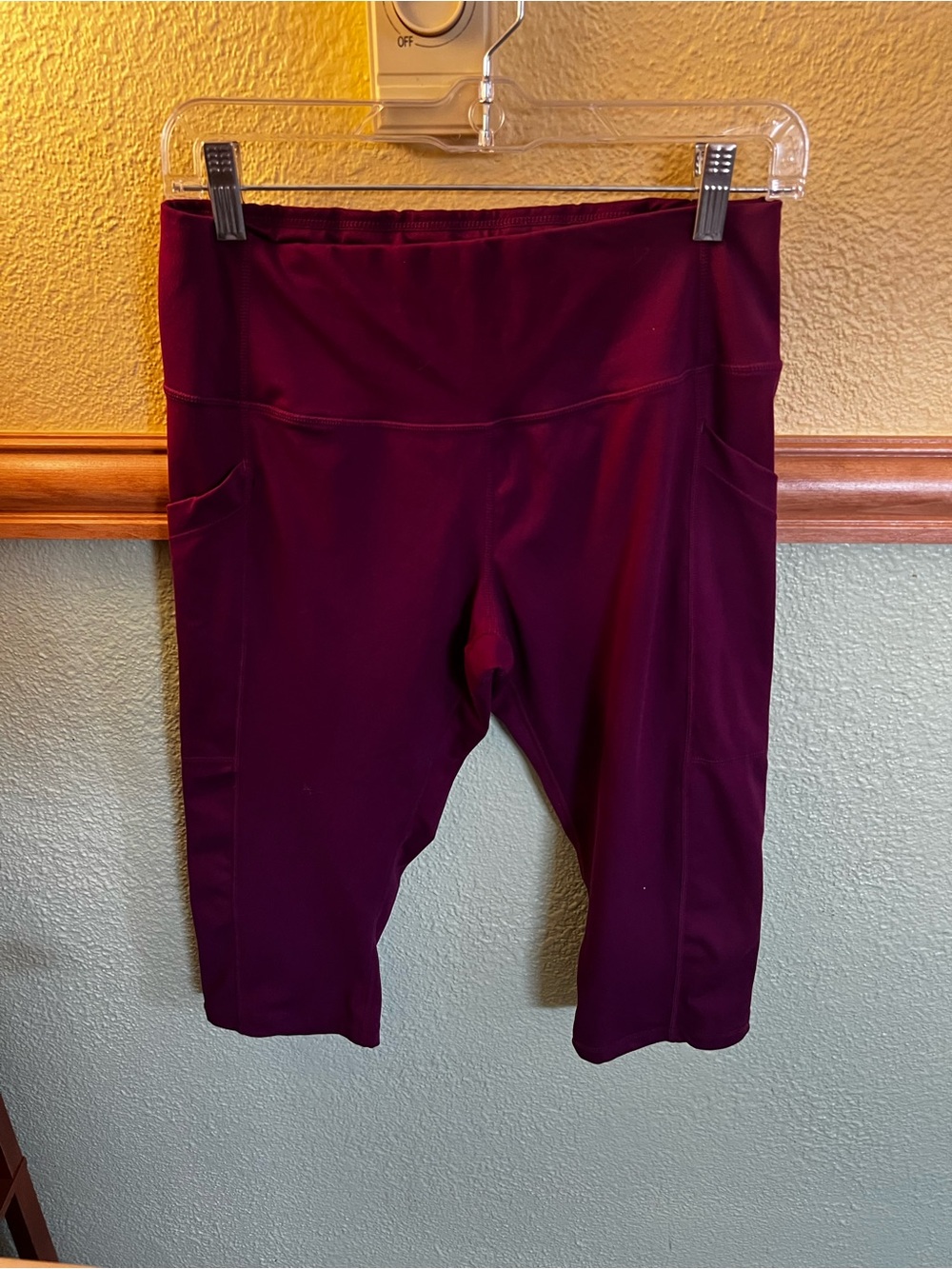32 Degrees Women Burgundy Capri Leggings | Activewear Yoga Pants | M